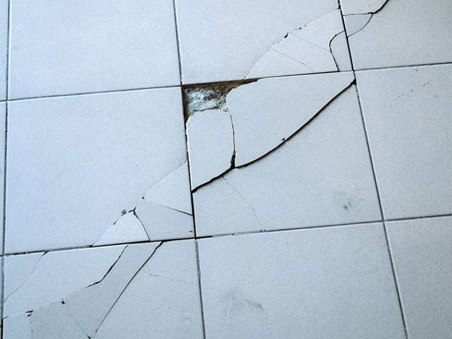 Sàn nhà nứt nẻ, sụp lún nên cải tạo lại