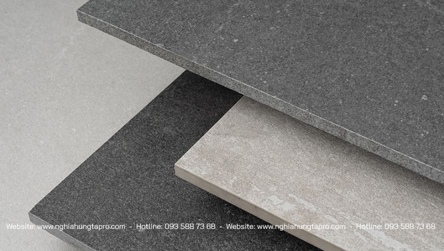 Bề mặt gạch lát nền sẽ chia thành các loại như gạch bóng kiếng, nhẵn mịn, chống trơn trượt