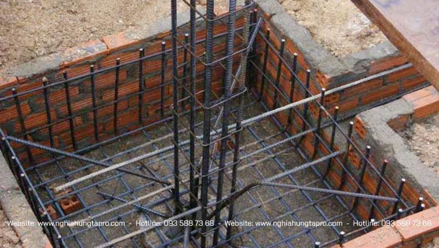 Chuẩn bị khung thép vững chắc định hình móng đơn