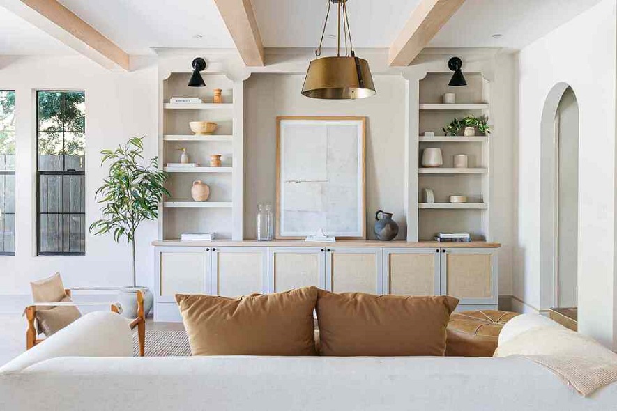  Trang trí phòng khách nhà cấp 4 với tủ hiện đại